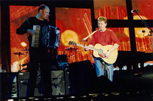 Paul McCartney et Paul 'Wix' Wickens  Bercy en 2003
