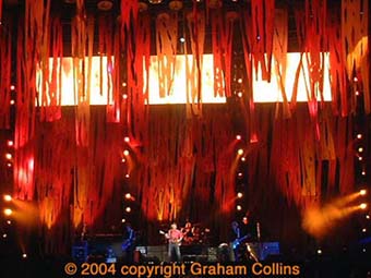 Paul McCartney et son groupe de scne, Stade de France, Juin 2004